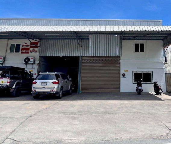 RK0976 โกดังให้เช่า พุทธมณฑลสาย 4 ขนาด 240 ตารางเมตร อยู่ติดถนนในซอยวัดนครชื่นชุ่ม โกดัง ติดถนนในซอยวัดนครชื่นชุ่ม ที่อยู่:  ซอย กระทุ่มล้ม 11 ตำบล กระทุ่มล้ม อำเภอสามพราน นครปฐม 73220ขนาด 240 ตารางเมตร หลังคากันความร้อน สูงโปร่ง รถ 10 ล้อขึ้นลงของสะดวก 2  office หรือห้องพักผ่อนได้ ติดแอร์ให้แล้วทั้ง 2 ห้อง ห้องน้ำ 2 ห้อง พัดลมเพดาน 5 ตัวมีถังเก็บน้ำขนาดใหญ่ ติดตาข่ายกันนกกันงู พ�