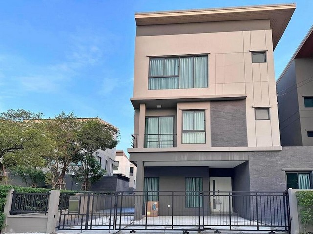 ให้เช่าบ้านเดี่ยว3ชั้น4นอนบ้านกลางเมืองรามอินทรา83สเตชั่นติดสวนบ้านหัวมุมใกล้รถไฟฟ้าสายสีชมพูราคาเช่า 65,000 บาท / เดือน ( Fully Furnished สัญญาขั้นต่ำ 1 ปี )ที่ตั้ง ถนนรามอินทรา ซอยรามอินทรา 83 แขวงรามอินทรา เขตคันนายาว กรุงเทพมหานคร 10230ติดต่อ : คุณภัสพงณ์ 0634098164Line : deedee23https://www.facebook.com/profile.php?id=61581484955548เนื้อที่ 45 ตารางวา พื้นที่ใช้สอย 218 ตารางเมตร จำนวน 3 ชั้น 4 ห้องนอน 4 ห้องน้ำ จอดรถ 3 คัน บ้านหัวม�