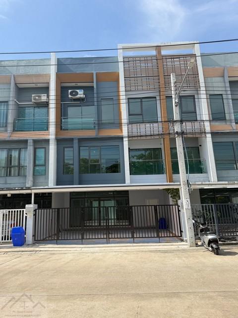ให้เช่าทาวน์โฮม3ชั้น5นอน โครงการเดอะวิชั่นลาดพร้าว–นวมินทร์ซอยนวมินทร์ 85(The Vision Ladprao–Nawamin) ราคาเช่า 25,000 บาท / เดือน ( สัญญาขั้นต่ำ 1 ปี ประกัน 2 เดือน ล่วงหน้า 1 เดือน )ที่ตั้ง ถนนนวมินทร์ ซอยนวมินทร์ 85 แขวงบึงกุ่ม เขตบึงกุ่ม กรุงเทพมหานครติดต่อ : คุณภัสพงณ์ 0634098164Line : deedee23https://www.facebook.com/profile.php?id=61581484955548เนื้อที่ 23 ตารางวา พื้นที่ใช้สอย 200 ตารางเมตร จำนวน 3 ชั้น 5 ห้องนอน 4 ห้องน้ำ ที่จอดรถ 2 คันสถ�