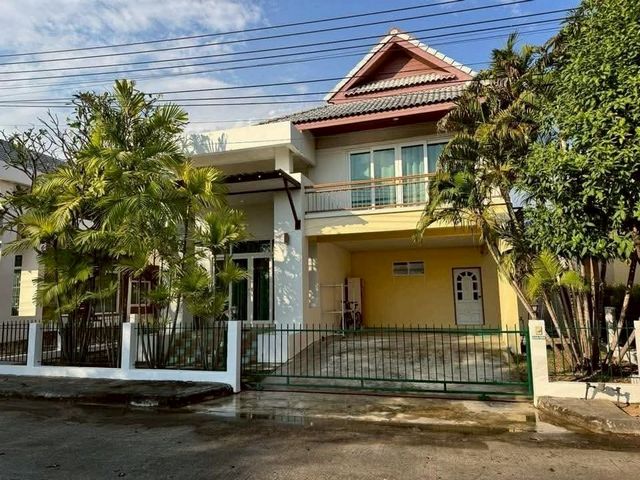 ให้เช่า 38,000 บาท/เดือน The #Greenery Villa #แม่โจ้ #สันทราย บ้านเดี่ยว 2 ชั้น บ้านสวย พร้อมเข้าอยู่ ทำเลดี เดินทางสะดวก ใกล้เมืองและสิ่งอำนวยความสะดวกครบครัน #ไม่รับสัตว์เลี้ยงรายละเอียดบ้านเนื้อที่ 67 ตร.ว.พื้นที่ใช้สอย 216 ตร.ม.3 ห้องนอน 4 ห้องน้ำ1 ห้องนั่งเล่น1 ห้องครัวจอดรถได้ 2 คันเฟอร์นิเจอร์ และเครื่องใช้ไฟฟ้าครบ พร้อมเข้าอยู่ทันทีเตียงนอนตู้เสื้อผ้าโต๊ะเครื่องแป้งเครื�