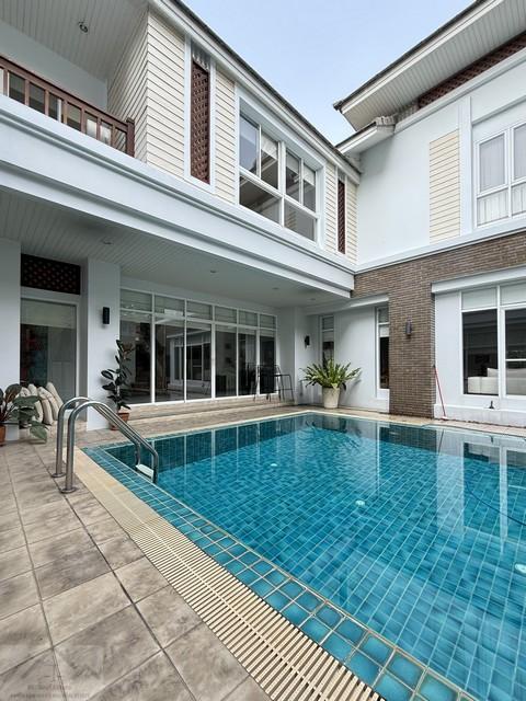 ให้เช่าบ้านเดี่ยว Pool Villa 2 ชั้น การ์เด้น วิลเลจ สุขุมวิท 36 โครงการบ้านเดี่ยวสุด Private ใกล้ BTS ทองหล่อราคาเช่า 250,000 บาท / เดือน ( สัญญาขั้นต่ำ 1 ปี ล่วงหน้า 1 เดือน ประกัน 2 เดือน )ที่ตั้ง ถนนสุขุมวิท ซอยสุขุมวิท 36 แขวงพระโขนง เขตคลองเตย กรุงเทพมหานครติดต่อ : คุณภัสพงณ์ 0634098164Line : deedee23https://www.facebook.com/profile.php?id=61581484955548พื้นที่ใช้สอย 400 ตารางเมตร จำนวน 2 ชั้น 4 ห้องนอน 4 ห้องน้ำ จอดรถ 4 คันโครงการบ้านเดี่�