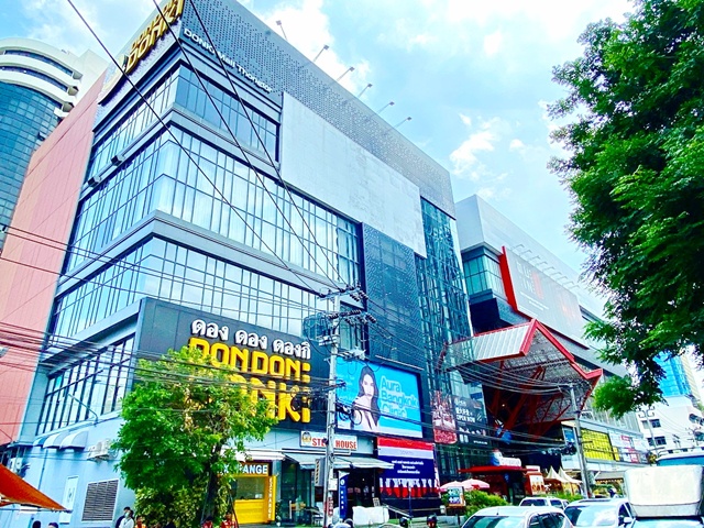 donkimall thonglor พื้นที่เช่า ร้านทำผม ชั้น3 1นอน 1น้ำ ใจกลางทองหล่อ-เอกมัย ใกล้เจ อเวนิว ทองหล่อ 350 ม. 92 ตร.ม. 49,999 B-M. เหมาะสำหรับร้านค้า คลินิก สถาบันความงาม ออฟฟิศ และธุรกิจบริการหลากหลายประเภท ใกล้BTS ทองหล่อ 900 ม.รร.นานาชาติ โรงพยาบาล  ทำเลศักยภาพสูง รายล้อมด้วยแหล่งไลฟ์สไตล์ เดินทางสะดวก เชื่อมต่อถนนหลักได้ง่ายdonkimall thonglor Commercial space Hair salon for rent on the 3rd fl. Price 49,999 B-M. Unit 1bed and 1 bath in the heart of Thonglor-Ekkamai near J Avenue Thonglor 350 m. Area 