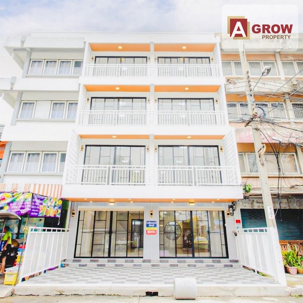 ขายอาคารพาณิชย์ 4 ชั้น 2 คูหา บางกะปิ สามารถเปิดบริษัทได้สบายๆ อยู่อาศัยก็ดีนะ ตั้งอยู่ในทำเลธุรกิจอีกด้วยที่ตั้ง : แขวงคลองจั่น เขตบางกะปิ กรุงเทพมหานครรหัสทรัพย์ : AGT576ราคาขาย : 11,990,000 บาทรายละเอียดทรัพย์ :- อาคารพาณิชย์ 4 ชั้น- ขนาด 24 ตารางวา- 4 ห้องโถงโล่งๆ- 4 ห้องน้ำ- 1 ห้องครัว - 2 โซนทำอาหาร - 4 ที่จอดรถจุดเด่น :- สามารถเปิดบริษัทได้สบายๆ ตั้งอยู่ในทำเลธุรกิจอีกด้วย หรื