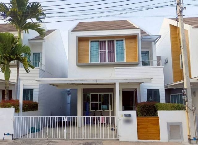 ให้เช่า 25,000 บาท/เดือน ขาย 4.69 ล้าน #มาลาดา #แม่ริม บ้านสวย 2 ชั้น #วิวสวน #เฟอร์นิเจอร์ครบ เข้าอยู่ได้ทันที ซื้อก็คุ้ม เช่าก็ดีบ้านคุณภาพ บรรยากาศสงบ ร่มรื่น เหมาะสำหรับพักผ่อน และอยู่อาศัยอย่างแท้จริงรายละเอียดบ้านเนื้อที่ 30.21 ตารางวา3 ห้องนอน3 ห้องน้ำจอดรถ 2 คันขาย/เช่า บ้านในโครงการมาลาดา แม่ริมราคาขาย 4.69 ล้านบาทราคาเช่า 25,000 บาท/เดือนทำเลดี เดินทางสะดวก ใกล้เดอะ ก