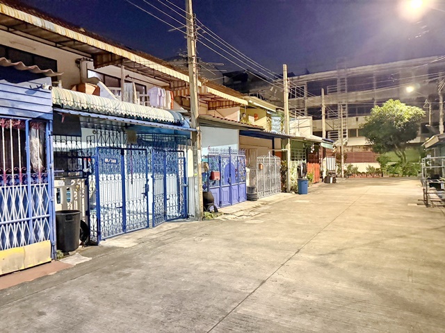 ทาวน์เฮ้าส์ให้เช่า 2นอน 2น้ำ 7,998B-M . Makro ใกล้ถนนกัลปพฤกษ์และตลาดกำนันแม้น 1กม กำนันแม้น24-32 กำนันแม้น 800 ม. 1 ตร.ว.  138ตร.ม. ทำเลสะดวก เหมาะสำหรับครอบครัว Near Kanlapaphruek Rd. KamnunMaen Market 1km Village Headman Maen 24-32 Townhouse for Rent 2Beds2Baths 7,998B-M Makro Kamnan Maen 800 m. Land Size 16 Sq.Wah Usable Area 138 Sq.m. Convenient Location for Familiesถนนกัลปพฤกษ์ แขวงบางบอน เขตบางบอน กรุงเทพมหานครขนาดที่ดิน 16 ตร.ว. พื้นที่ใช้สอย 138 ตร.ม.Land Size 16 Square Wah Usable Area 138 Square Metersทาวน์เฮ้าส์ 2 ชั้น ฟังก์ชันลงตัว2 ห้องนอน 2 �