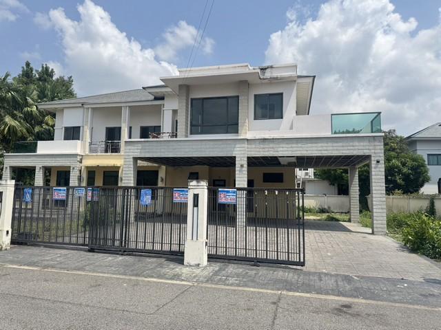 ขายบ้านเดี่ยว2ชั้น205.6ตร.ว.หมู่บ้านเพอร์เฟคมาสเตอร์พีซรัตนาธิเบศร์ย่านรัตนาธิเบศร์ไทรม้านนทบุรีราคาขาย 19,856,000 บาท ( ราคานี้ถึงวันที่ 31 พฤษภาคม 2569 )ราคาเต็ม 27,940,000 บาท ( ขายตามสภาพ )ที่ตั้ง ถนนรัตนาธิเบศร์ ตำบลไทรม้า อำเภอเมืองนนทบุรี จังหวัดนนทบุรีติดต่อ : คุณภัสพงณ์ 0634098164Line : deedee23https://www.facebook.com/profile.php?id=61581484955548เนื้อที่ 205.6 ตารางวา จำนวน 2 ชั้น 5 ห้องนอน 5 ห้องน้ำ 1 ห้องครัวพื้นที่ขนาดให�