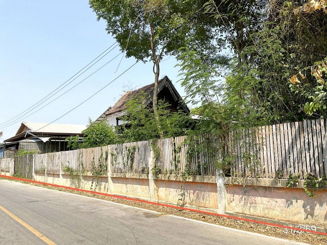   บ้านเดี่ยว กาฬสินธุ์ ถนน บำรุงนคเรศ อำเภอ กมลาไสย จังหวัด กาฬสินธุ์  ถนน บำรุงนคเรศ ตำบล หลักเมือง อำเภอ กมลาไสย จังหวัด กาฬสินธุ์  ราคาโปรโมชั่น 3,878,000 บาท    ลดจาก 5,431,000  บาท ราคาโปรโมชั่นตั้งแต่วันที่ 1 เมษายน 2569 – 30 มิถุนายน 2569  รายละเอียดทรัพย์ -  เนื้อที่ 571.60 ตร.ว.  พื้นที่ใช้สอย 360.00 ตร.ม. -  4 ห้องนอน 2 ห้องน้ำ  -  1 ที่จอดรถ  -  บ้านหันไปทางทิศทิศตะวันตกเฉียงเหนือ  พิกัดทรัพย์ : https://ma