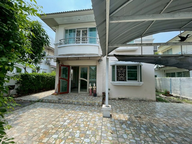 LVPU53517 ให้เช่า บ้านเดี่ยว ศุภาลัย พาร์ควิลล์ 1 บางนา-เทพารักษ์ Supalai Park Ville 1 Bangna-Theparakราคาเช่า : 20,000 บาท/เดือนที่ตั้ง : ซอยบางปลา 43 ต.บางโฉลง อ.บางพลี จ.สมุทรปราการชื่อโครงการ : ศุภาลัย พาร์ควิลล์ 1 บางนา-เทพารักษ์ Supalai Park Ville 1 Bangna-Theparakรายละเอียด :- พื้นที่ 50 ตร.วา- 3 ห้องนอน (มีแอร์ทุกห้อง)- 2 ห้องน้ำ - 1 ห้องนั่งเล่น- ห้องนั่งเล่นมีแผงกั้นแบ่งโซนได้- ห้องนั่งเล่นมีแผงกั้นแบ่งโซนได้- ห้องด้านหลั�
