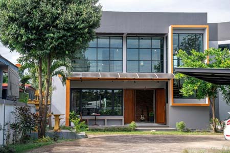 Modern loft Style Pool Villa House for Sale! , Phatun , near Baanthor Temple ขายบ้าน พูลวิลล่า  ป่าตัน ใกล้วัดบ้านท่อ ,ใกล้ศูนย์ราชการจ.เชียงใหม่พิกัด ต.ป่าตัน อ.เมืองเชียงใหม่ จ.เชียงใหม่ที่ดิน 200 ตร.วาพื้นที่ใช้สอย..299..ตรม.4 ห้องนอน 3ห้องน้ำสระว่ายน้ำเป็นสี่เหลี่ยมคางหมู ยาว5×4เมตร  ความลึกลึก1.4เมตรด้านหลังวิวเขาถูกฮวงจุ้ยขายราคา11 ล้านบาท ค่าโอนคนครึ่ง................Please Contact ; PhungTel.0946935153ID Line ; @dlive  (ใส่แอด@ข้างหน้าด้วยนะคะ) เน้นทั