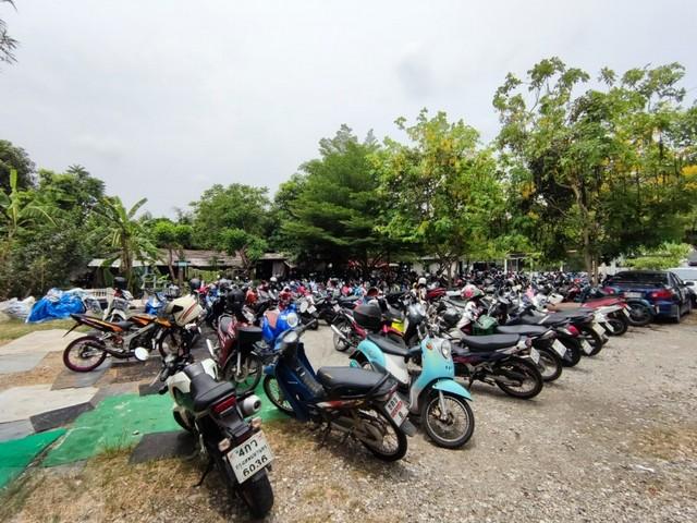  ให้เช่าที่ดิน ขนาด 307 ตรว. ซอยบางนา-ตราด28 เข้า-ออก ซอยลาซาล 51 ได้ ตรงข้ามโรงงานแพรนด้าจิวเวอรี่ติดต่อ:: ชยา โทร/ID Line:: 0942823961Link Line:: https://line.me/ti/p/3xFA1An8Kcรหัส# T26-737ที่ดิน ซอยบางนา-ตราด28 เข้า-ออก ซอยลาซาล 51 ได้ ตรงข้ามโรงงานแพรนด้าจิวเวอรี่• เนื้อที่ 307 ตรว.• หน้ากว้างติดถนนซอย ประมาณ 34 เมตร ลึกประมาณ 33 เมตร• สามารถเข้า-ออก ซอย ลาซาล 51 ได้ ถ.สุขุมวิท 105 ได้สถานที่ใกล้เคียง• ศูนย์การค้า แบงค็อ�