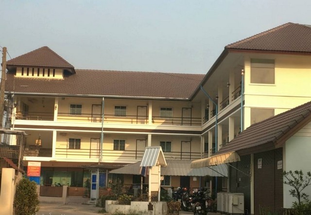ขายด่วน อาคารหอพัก 3 ชั้น 26 ห้องพัก โซนบ้านดู่ เมืองเชียงราย ทำเลศักยภาพ ใกล้ มรภ.เชียงราย ห้องพักเต็ม 100% พร้อมดำเนินกิจการต่อทันทีรายละเอียดสินทรัพย์ราคาเสนอขาย 21,900,000 บาทค่าธรรมเนียมการโอนและภาษี ชำระฝ่ายละกึ่งหนึ่ง (50:50)เอกสารสิทธิ์ โฉนดที่ดินครุฑแดง ไม่ติดภาระผูกพัน พร้อมโอนข้อมูลที่ดินและอาคารเนื้อที่ดิน 171 ตารางวา (0 ไร่ 1 งาน 71 ตารางวา)พื้นที่ใช้สอยอาคาร�