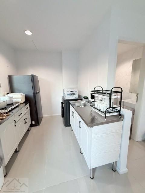 ให้เช่า โฮมออฟฟิศ 4 ชั้น โครงการ 128 Possible Private Home Office ย่านวัชรพล-สายไหม ใกล้ BTS สายหยุด ซอยพหลโยธิน 50 แยก 11*** ราคาเช่า 40,000 บาท/เดือน ต่อรองได้ ประกัน 2 เดือน ล่วงหน้า 1 เดือน สัญญา 1 ปี-- มีห้องเปล่าโครงการเดียวกันยังไม่มีอุปกรณ์ มีแค่แอร์ 4 เครื่อง 35,000 บาท/เดือนติดต่อ คุณช่อผกา โทร 0616198565 LINE 0616198565สำรอง LINE 0812523279 ส่งลิ้งก์ไว้ได้เลยรหัส# T26-700• โฮมออฟฟิศ 4 ชั้น โครงการ 128 Possible Private Home Office ย่านวัชรพล-สายไ�