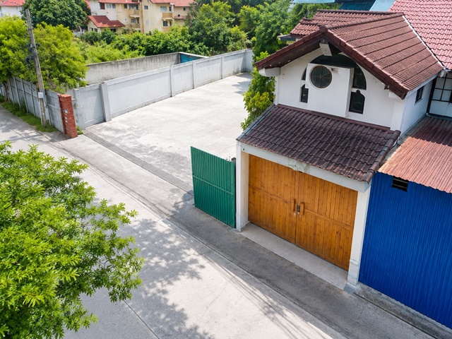 ใกล้ BTS อุดมสุข 390 ม.  56ตร.ว. 300ตรม. ถนนสุขุมวิท 62-68   บ้าน 2ชั้น AIRBNB โฮมออฟฟิศ 7นอน 29,998 B-M 4น้ำ เหมาะทำโฮสเทลหรือสำนักงานnear BTS Udomsuk 390m. Sukhumvit 62-68 Two-story house Airbnb home office. 7Bed 29,998B-M 4Bath Home Office  Land size 56sq.w. 3Storeys usable space Ideal for hostel or officeถนนสุขุมวิท 62-68 แขวงบางนา เขตบางนา กรุงเทพมหานครSukhumvit 62-68 Road BangNa Subdistrict BangNa District Bangkok.ขนาดที่ดิน 56 ตร.ว. พื้นที่ใช้สอย 3 ชั้นLand size 56 sq.w. with 3 floors usable spaceรายละเอียดอาคารอาคาร 3 ชั้น พร้อมดาดฟ้า7 ห้องนอน 4 ห้องน้ำ2 ห้องโถง 1 ห้อง�