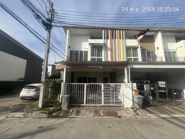   ขาย บ้านเดี่ยว/ทาวน์เฮ้าส์/คอนโด โครงการ ซิตี้เซนส์ รามอินทรา-วัชรพล ท่าแร้ง บางเขน กรุงเทพ  ถนน/ซอย ตำบล ท่าแร้ง อำเภอ บางเขน  จังหวัด กรุงเทพมหานคร  ราคา   3,200,000    บาท  (ราคาต่อรองได้)  รายละเอียดทรัพย์ -  เนื้อที่  18.9 ตร.ว. พื้นที่ใช้สอย 130.0 ตร.ม. -  3 ห้องนอน 2 ห้องน้ำ จอดรถได้ 1 คัน -  บ้านหันไปทางทิศ ใต้  พิกัดทรัพย์ : https://maps.app.goo.gl/so5Lq7WKdY9Jbadg6  สถานที่ใกล้เคียง   -ตลาดนัดเลียบด่วนรามอินทรา