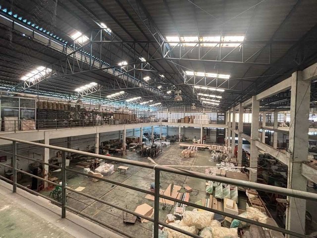 AOM 2860ขายโรงงานผลิตเฟอร์นิเจอร์ พร้อมใบอนุญาต รง.4 บนที่ดินขนาด 16 ไร่ อ.บ้านโพธิ์ จ.ฉะเชิงเทรา   ที่ดิน   16-0-0   ใช้สอย   6816.00 ตร.ม.โอกาสสำหรับนักลงทุนและผู้ประกอบการที่ต้องการขยายธุรกิจการผลิต โรงงานพร้อมใช้งาน บนทำเลยุทธศาสตร์ เชื่อมต่อเส้นทางขนส่งสะดวก รองรับรถเทรลเลอร์เข้า-ออกได้อย่างคล่องตัว เหมาะสำหรับอุตสาหกรรมการผลิต คลังสินค้า หรือศูนย์กระจายสินค้าราคา�