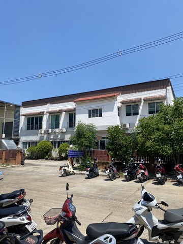 ขายโรงงานพร้อมผู้เช่า มีใบ รง.4 | เสรีแฟคตอรี่แลนด์ (ใกล้ทางด่วนพระราม 2)​ผลตอบแทนชัวร์! เหมาะสำหรับนักลงทุน หรือซื้อไว้บริหารต่อในอนาคต​++ ราคาพิเศษเพียง 16.9 ล้านบาทเท่านั้น! ​++ รายละเอียดและโครงสร้างทรัพย์​เนื้อที่ดิน: 1 ไร่​พื้นที่ใช้สอยรวม: 972 ตารางเมตร (แบ่งเป็นส่วนสำนักงานและส่วนโกดัง)​โครงสร้างโกดัง: หลังคาสูงประมาณ 11 เมตร ไม่มีเสากลาง ใช้พื้นที่ได้เต็ม�