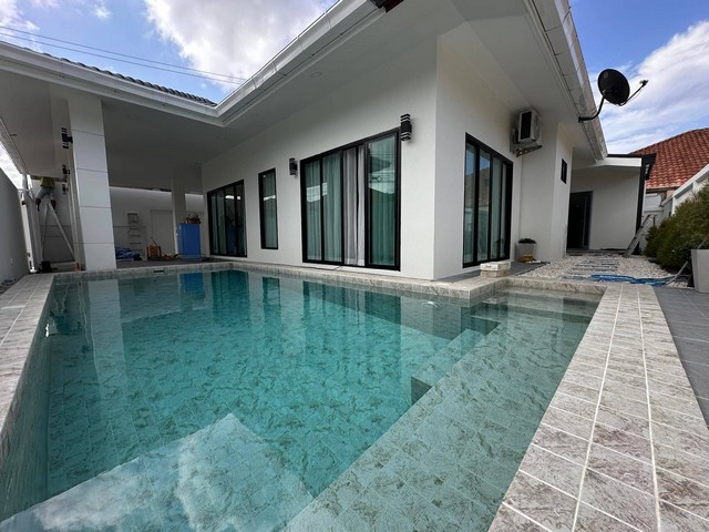 #ขายพูลวิลล่าบางละมุงชลบุรี????Pool Villa พร้อมอยู่ ทำเลดี????หมู่บ้านเอกมงคล4/1 ซอยเขาตาโล พัทยาใต้????บ้านเดี่ยวพูลวิลล่า บนพื้นที่ 64 ตารางวา➡️3 ห้องนอน 3 ห้องน้ำ➡️สระว่ายน้ำระบบคลอรีน➡️จอดรถภายในบ้านได้➡️โครงการมีระบบรักษาความปลอดภัย24ชม➡️บรรยากาศน่าอยู่ เดินทางสะดวก ใกล้ถนนสุขุมวิท➡️น้ำไม่ท่วม????ราคาพิเศษเพียง 6.59 ล้านบาท     (ค่าโอนและภาษี 50/50)✨เฟอร์นิเจอร์และเครื่อ