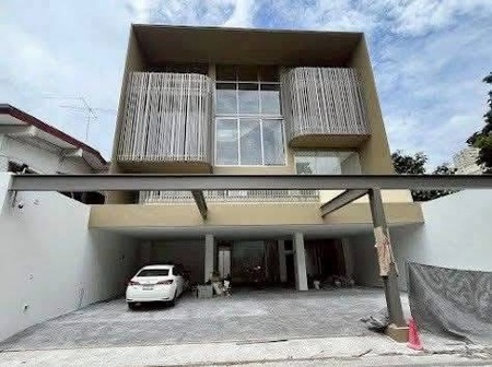 ให้เช่า Residential Home Office รัชดา 32#ใกล้MRTลาดพร้าว | ทำเลศักยภาพใจกลางเมือง เหมาะสำหรับบริษัท, คลินิกความงาม, Studio, Office ผู้บริหาร ราคาเช่า 350,000 บาท / เดือน#รายละเอียดทรัพย์ ประเภททรัพย์ : โฮมออฟฟิศ 4 ชั้น(รวมพื้นที่ชั้นลอย 2M และ 3M)ขนาดที่ดิน :  95.6 ตร.วาพื้นที่ใช้สอย :  901 ตารางเมตรจำนวนห้อง :  6 ห้องนอน 8 ห้องน้ำ(รวมห้องน้ำส่วนกลาง 2 ห้อง)- ห้องฟิตเนสส่วนตัว- ห้องทำงาน- ห้องอ่านหนังสือ- ห้องดูห�