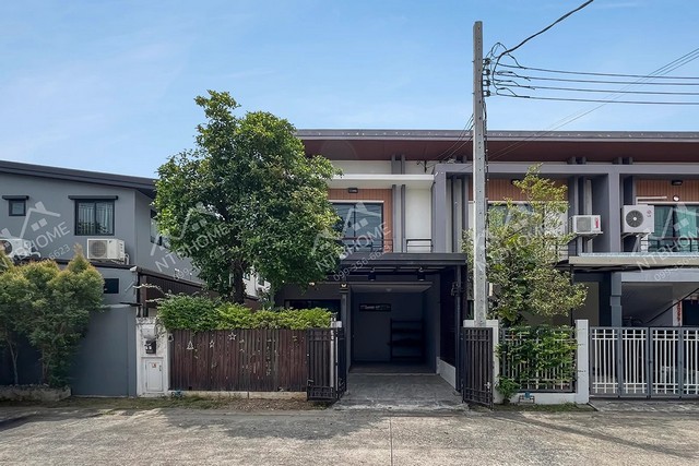 ทาวน์โฮม 2 ชั้น เนเชอร่า เทรนด์ รัตนาธิเบศร์-ราชพฤกษ์ ต่อเติมครบพร้อมอยู่ ทำเลดีใกล้การไฟฟ้าบางใหญ่* ฟังก์ชัน 22.9 ตร.ว. 3 ห้องนอน 2 ห้องน้ำ 1 ที่จอดรถ ต่อเติมหลังคาโรงรถและต่อเติมครัวปิด+เคาเตอร์ครัว แถมปั๊มน้ำแทงค์น้ำพร้อมใช้งาน มีสวนสาธารณะในโครงการ* ตั้งอยู่ในซอยบางเลน 21 ตรงวงเวียนหอนาฬิกา ทำเลดี เข้าซอยไม่ลึก มี รปภ ดูแลตลอด 24 ชม. ใกล้ตลาดเจ้าพระยาและสถานีร