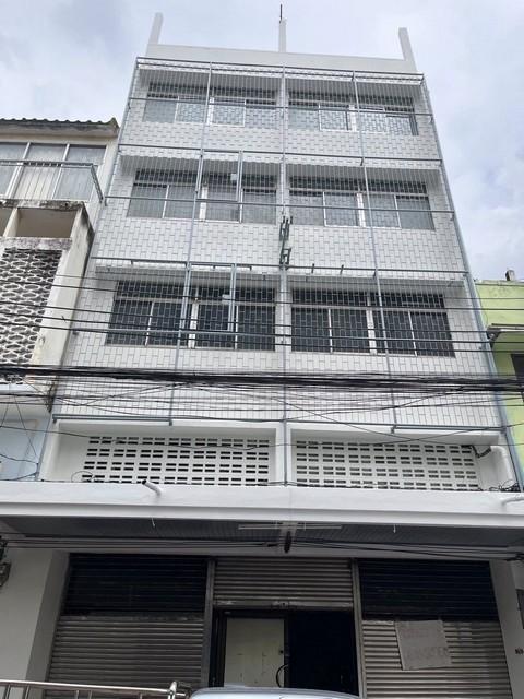 ให้เช่าอาคารพาณิชย์ 6 ชั้น 2 คูหา รวมชั้นลอย และชั้นดาดฟ้า ซอยสวนมะลิ 3 ใกล้ รพ.กลาง และวัดสระเกศ ใกล้เยาวราชราคาเช่า 70,000 บาท / เดือนที่ตั้ง ซอยสวนมะลิ 3 แขวงวัดเทพศิรินทร์ เขตป้อมปราบศัตรูพ่าย กรุงเทพมหานคร 10100ติดต่อ : คุณภัสพงณ์ 0634098164Line : binkem22https://www.facebook.com/profile.php?id=61581484955548เนื้อที่ประมาณ 26 ตารางวา พื้นที่ประมาณ 350 ตารางเมตร จำนวน 6 ชั้น 2 คูหาใกล้แหล่งชุมชน คนพลุกพล่าน ซอยสวนมะลิ 3เ�