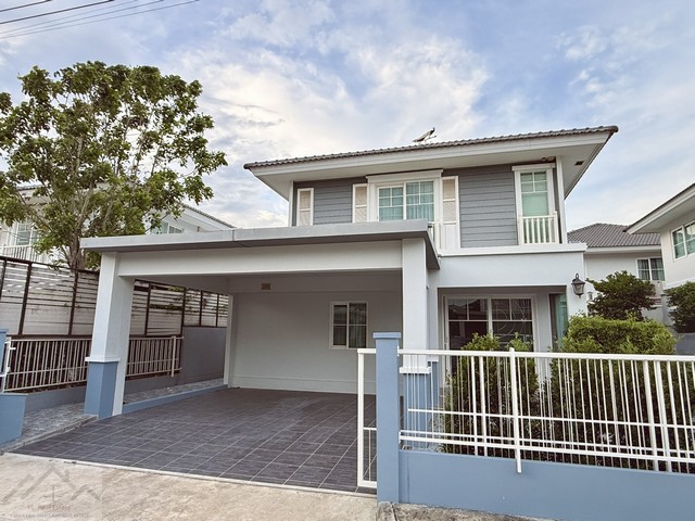 ให้เช่าบ้านเดี่ยว 2 ชั้น 50 ตรว. 3 ห้องนอน วิลลาจจิโอ ศรีนครินทร์-บางนา Villaggio Srinakarin-Bangna ใกล้เมกะบางนา **** ราคาเช่า 55,000 บาท/เดือน  ติดต่อ::  ชยา โทร/ID Line:: 0942823961   Link Line:: https://line.me/ti/p/3xFA1An8Kcรหัส# T26-773บ้านเดี่ยว 2 ชั้น โครงการ Villaggio ศรีนครินทร์-บางนา ใกล้ Mega บางนา • ที่ดิน 50 ตรว. • 3 ห้องนอน 3 ห้องน้ำ • 2 ที่จอดรถ   • บ้านหันหน้าทิศใต้ ลมพัดสะดวก• ต่อเติมแผ่นพื้นรอบบ้าน + ครัวไทยหลังบ้าน• Free WiFi (AIS Fiber)• ตกแต่งครบพร้