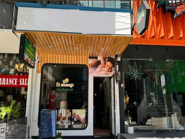 ให้เช่าอาคารพาณิชย์ 4 ชั้น 1 คูหา 180 ตรม ทองหล่อ ซอย10&nbsp;ติดห้าง Donki ทำเลดี ที่จอดรถ เป็น 100 คัน เหมาะทำร้านอาหาร , cafe ,&nbsp; สปา , working space *** ราคาเช่า 150,000 บาท/เดือน  ติดต่อ::  ชยา โทร/ID Line:: 0942823961   Link Line:: https://line.me/ti/p/3xFA1An8Kcรหัส# T26-769อาคารพาณิชย์ 4 ชั้น 1 คูหา ทองหล่อ ซอย10&nbsp;ติดห้าง Donki ทำเลดี เหมาะทำร้านอาหาร , cafe ,&nbsp; สปา , working space • เนื้อที่ 19 ตรว 1 คูหา • พื้นที่ใช้สอย 180 ตรม (4 x12 ตรมต่อชั้น)• ติดถนน หลัก great locotion• ทำเลใจกลา