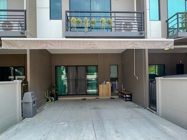 RTJ2273ให้เช่าทาวโฮม 3ชั้นใกล้ Central ลาดพร้าว, Major รัชโยธิน, Central EastVille, CDC ติดถนนใหญ่เทพรักษ์ใกล้รถไฟฟ้า BTS สายหยุด เพียง 5 นาที บ้านกลางเมืองพหลฯ- รามอินทราที่ดิน 19 ตารางวา พื้นที่ใช้สอย 160 ตารางเมตร 3 ห้องนอน 3 ห้องน้ำจอดรถในบ้านได้ 2 คัน สนใจติดต่อคุณเจี๊ยบ โทร092-851-6969Line : Keti2522ราคาเช่า 33,000บาท/เดือน พร้อมอินเตอร์เน็ท และแม่บ้านเดือนละ 2 ครั้ง ที่ตั้ง แขวงท่าแร้ง เขตบางเขน กทม. ใกล้รถไฟฟ