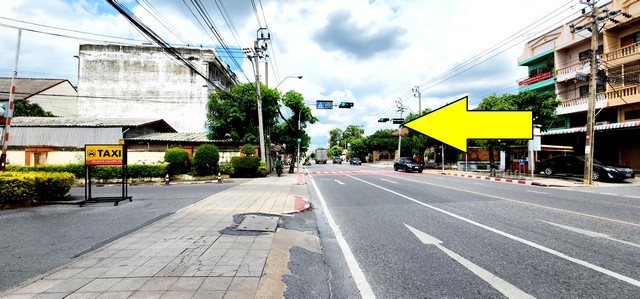 ขายที่ดินติดถนนสายไหม 41 ตรว ทำเลดี เหมาะทำค้าขาย ร้านอาหาร ทำร้านกาแฟ คาเฟ่ ร้านเสริมสวย ปล่อยให้เช่าต่อได้เลย *** ขายราคา 4.8 ล้านบาท *** ที่ตั้งที่ดิน : ถ. สายไหม แขวงสายไหม เขตสายไหม กรุงเทพมหานคร 10220ขายที่ดิน เนื้อที่ดิน 41 ตรว ติดถนนหลักเมนสายไหม- กว้าง 7 เมตร - ลึก  23 เมตร* เป็นที่ดินถมแล้ว พร้อมสิ่งปลูกสร้างโครงหลังคาที่มีอยู่แล้ว- ที่ดินหันหน้าไปทางทิศใต้ลักษณะ : 