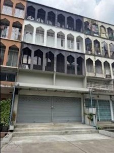 ให้เช่าอาคารสำนักงาน 5 ชั้น 2 คูหาทะลุโล่งโปร่ง 600 ตรม. ถนนอโศก - ดินแดง ใกล้แยกฟอร์จูน รัชดา อโศก สุขุมวิท ใกล้ MRT พระราม 9ติดต่อ:: ชยา โทร/ID Line:: 0942823961Link Line:: https://line.me/ti/p/3xFA1An8Kcรหัส# T26-772อาคารสำนักงานอาคาร 5 ชั้น 2 คูหาทะลุโล่งโปร่ง ถนนอโศก - ดินแดง• พื้นที่ 600 ตรม.• 3 ห้องนอน• 4 ห้องน้ำ• จอดรถ 2 คัน (ฟรี)• ห่างถนนใหญ่เพียง 20 เมตร• ใกล้ MRT พระราม9 (เดินจากอาคารไปถึงสถานีเพียง 12 นาที)• ใกล้แยก ฟอร์จ�
