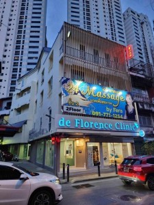 ให้เช่าพื้นที่ชั้น 5 พื้นที่ 150 ตรม. รีเนเวทใหม่ พร้อมลิฟท์ ใจกลางเมือง สุขุมวิท 22-24 ใกล้ BTS พร้อมพงษ์ และ MRT ศูนย์สิริกิติ์ติดต่อ:: ชยา โทร/ID Line:: 0942823961Link Line:: https://line.me/ti/p/3xFA1An8Kcรหัส# T26-765พื้นที่ 5 ชั้น รีเนเวทใหม่ พร้อมลิฟท์ ใจกลางเมือง สุขุมวิท 22-24 รีเนเวทใหม่ พร้อมลิฟท์• เช่าเป็นชั้นๆ - เหลือเฉพาะชั้น 5 (ชั้นบนสุด)• พื้นที่ 150 ตร.ม.• รีเนเวทใหม่ พร้อมลิฟท์• มีห้องน้ำ แยก ชาย/หญิง• ลิฟท์ขึ�