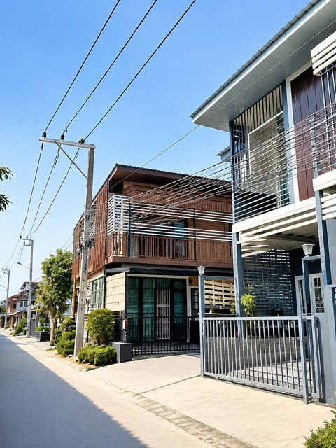 พร้อมเฟอร์ฯ กรุงเทพกรีฑา5-9 บ้านเดี่ยว 2 ชั้น 4นอน 3น้ำ หลังมุม 40 ตร.วา 160 ตร.ม. 15,999 B-M.ใกล้ตลาดลำสาลีและตลาดบางกะปิ 1.2 กม. เงียบสงบ ปลอดภัย ใกล้แหล่งชุมชนและโรงเรียนนานาชาติเวลลิงตัน 2.6 กม.Fully Fur Krungthep Kreetha5-9 2story corner detached house 4beds 15,999 B-M. 3baths 40sq.wa. 160sq.m. Located near Lamsalee Market and Bangkapi Market within 1.2 km, in a peaceful and safe community, only 2.6 km from Wellington International School.ถนนรามคำแหง กรุงเทพกรีฑา ศรีนครินทร์แขวงหัวหมาก เขตบางกะปิ กรุงเทพมหานครขนาด 40 ตร.วา พื้นที่�