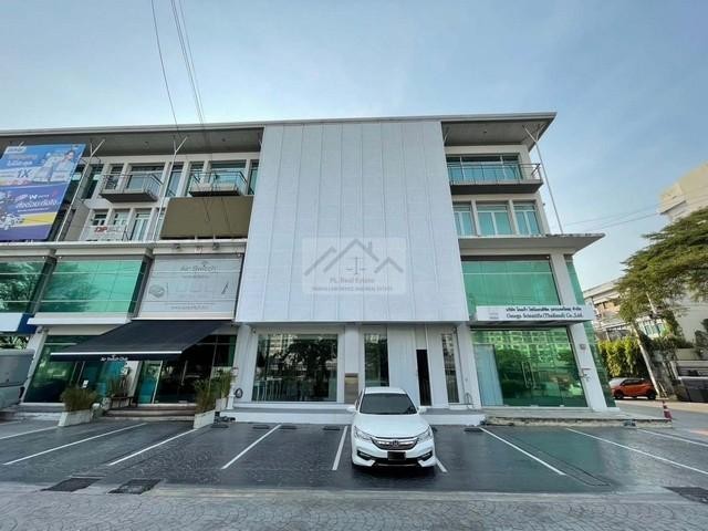 ขายอาคารสำนักงาน4ชั้น2คูหาโครงการH-Cape1สุขาภิบาล2ประเวศ ตกแต่งหรูหราใกล้สนามบินสุวรรณภูมิราคาขาย 22,000,000 บาท ( พร้อมสัญญาผู้เช่า 2 ปี สิ้นสุดสัญญาปี 2570 ค่าเช่า 100,000 บาท / เดือน )ที่ตั้ง ถนนสุขาภิบาล 2 แขวงประเวศ เขตประเวศ กรุงเทพมหานคร 10250ติดต่อ : คุณภัสพงณ์ 0634098164Line : deedee23https://www.facebook.com/profile.php?id=61581484955548พื้นที่ใช้สอย 480 ตารางเมตร จำนวน 4 ชั้น 8 ห้องน้ำจุดเด่นอาคารสำนักงานเกรดพรีเมียม ตกแต่ง�
