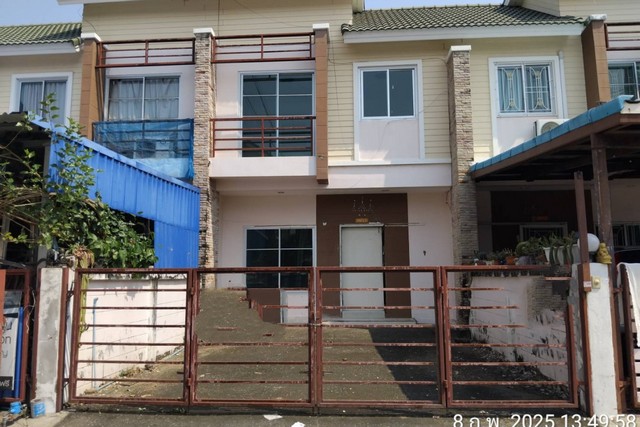   ขาย บ้านเดี่ยว/ทาวน์เฮ้าส์/คอนโด ทาวน์เฮ้าส์ 2 ชั้น หมู่บ้านสิรภัทร 4  ถนน/ซอยถนนรัตนาธิเบศร์ ตำบลบางกระสอ อำเภอเมืองนนทบุรี จังหวัดนนทบุรี  ราคา  2,290,000     บาท  (ราคาต่อรองได้)  รายละเอียดทรัพย์ -  เนื้อที่ 26.60 ตรว.  พื้นที่ใช้สอย 125 ตรม. -  3 ห้องนอน 2 ห้องน้ำ -  1 ที่จอดรถ  -  บ้านหันไปทางทิศ ตก  พิกัดทรัพย์ : https://maps.app.goo.gl/5DQUqomK7UpRtyVz7  สถานที่ใกล้เคียง   -ตลาดต้นสัก สนามบินน้ำ นนทบุรี -ตลาดวัดไ