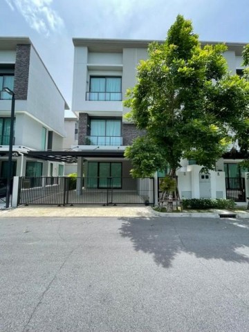 ให้เช่าบ้านเดี่ยว3ชั้น 241ตร.ม..4นอนย่านสุคนธสวัสดิ์โชคชัย4โครงการบ้านกลางเมืองคลาสเซ่เอกมัย-รามอินทรา Baan Klang Muang Classe Ekkamai-Ramintra Super Luxury Villa ราคาเช่า 60,000 บาท / เดือนราคาขาย 18,000,000 บาท ( โอนคนละครึ่ง)ที่ตั้ง ถนนสุคนธสวัสดิ์ 19 ซอยนกสกุล แขวงลาดพร้าว เขตลาดพร้าว กรุงเทพมหานครติดต่อ : คุณภัสพงณ์ 0634098164Line : deedee23https://www.facebook.com/profile.php?id=61581484955548เนื้อที่ 39 ตารางวา พื้นที่ใช้สอย 241 ตารางเมตร จำนวน 3 ชั้น 4 ห้องนอ�