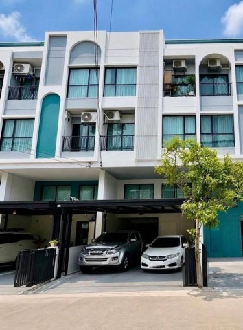 ขายทาวน์โฮม3.5ชั้น 20 ตร.ว.โครงการเมซอง168 ลาดพร้าว101 ใกล้ Central Eastville MRTลาดพร้าว101 cdc บ้านใหม่มาก(Maison 168 Latphrao 101) ราคาขาย 6,390,000 บาท ( โอนคนละครึ่ง )ที่ตั้ง ถนนโพธิ์แก้ว ซอยลาดพร้าว 101 ซอย 56 แขวงคลองจั่น เขตบางกะปิ กรุงเทพมหานครติดต่อ : คุณภัสพงณ์ 0634098164Line : deedee23https://www.facebook.com/profile.php?id=61581484955548เนื้อที่ 20 ตารางวา พื้นที่ใช้สอย 209 ตารางเมตร จำนวน 3.5 ชั้น 3 ห้องนอน 3 ห้องน้ำ จอดรถ 3 คัน 1 ห้องเก็บของต่อเติมครัวและเส