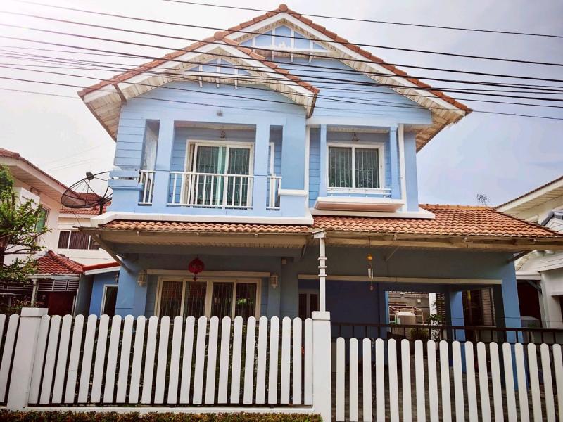 ให้เช่าบ้านเดี่ยว 2 ชั้น โครงการเพอร์เฟค เพลส ราชพฤกษ์ เฟส1 (Perfect Place Ratchapruek)ที่ตั้ง : ตำบลบางรักน้อย อำเภอเมือง จังหวัดนนทบุรี 11000ขนาดพื้นที่ : 51 ตารางวาขนาดพื้นที่ใช้สอย : 180 ตารางเมตรรายละเอียดบ้านเดี่ยว 2 ชั้น ทำเลดี เดินทางสะดวก บรรยากาศเงียบสงบ เหมาะสำหรับครอบครัว พร้อมเฟอร์นิเจอร์และเครื่องใช้ไฟฟ้าครบ เข้าอยู่ได้ทันที-4 ห้องนอน-2 ห้องน้ำ-1 ห้องรับแขก-1 ห้องครัว-จอด