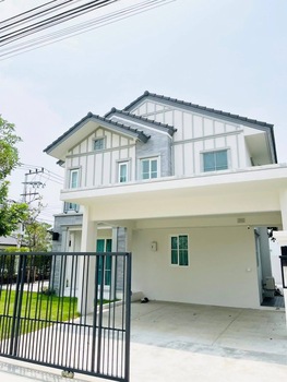 ให้เช่า #บ้านเดี่ยว หมู่บ้านวิลลาจจิโอ 3 ศรีนครินทร์-บางนา ถนนเลียบคลองหลวงแพ่ง #ใกล้เมกาบางนาราคา เช่า 85,000 บาท/เดือน#รายละเอียดประเภททรัพย์ : บ้านเดี่ยว 2 ชั้นหมู่บ้าน : วิลลาจจิโอ 3 ศรีนครินทร์-บางนา (Villaggio 3 Srinakarin-Bangna)ขนาด : 63 ตารางวาพื้นที่ใช้สอย : 175 ตรม.จำนวนห้อง : 4 ห้องนอน 3 ห้องน้ำ- 1 โฮมออฟฟิศที่จอดรถ : 3 คันเฟอร์นิเจอร์/เครื่องใช้ไฟฟ้า : บ้านตกแต่ง เฟอร์ครบ + แอร์ 4 เครื่อง*ม