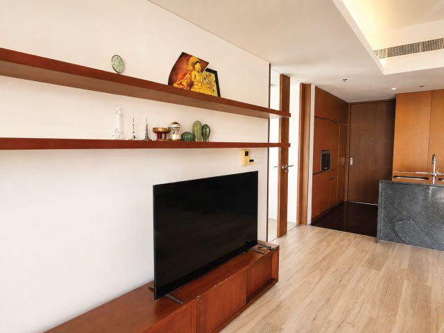 ขายสิทธิการเช่า 14 ปี หรือให้เช่ารายเดือน Hansar Residence ราชดำริ 107 ตร.ม. 2 ห้องนอน 2 ห้องน้ำ ลิฟท์ส่วนตัว วิวเมือง ใกล้ BTS ราชดำริ KRNB95024ห้ามพลาด  คอนโดหรูระดับพรีเมียม หรรษา ราชดำริ (Hansar Residence) ทำเลใจกลางเมืองบนย่านราชดำริ หนึ่งในทำเลที่อยู่อาศัยระดับ Luxury CBD ของกรุงเทพฯ ใกล้ BTS ราชดำริ เดินทางสะดวก เชื่อมต่อสยาม ชิดลม เพลินจิต สีลม และอโศกได้ง่าย รายล้อมด้วยศูนย์การค้าชั้นนำ ร้าน�