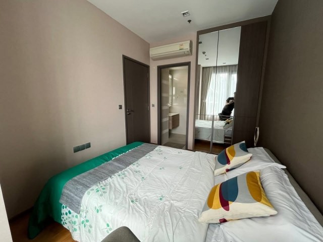 Keyne by Sansiri privacy comfortable 22nd floor BTS Thonglor***Property sales/rental services and consultation available. Contact us anytime.***For more details, photos, or to schedule a viewing:Contact Ekachai (Aui)T. 089-799-5598Line ID: @auiauiaui001 (Add @ at the beginning)---------------------------------------------------------------Room Type: 1 Bedroom, 1 BathroomSize: 36 sq m, 22nd FloorNew, clean, beautifully decorated, ready to move in.Details--------------------------------------------------------------Rental Price: 25,000 THB/month--------------------------------------------------------------* Appliances Included:- Air Conditioner- Refrigerator- TV- Washing Machine--------------------------------------------------------------* Nearby Landmarks (Information based on Google Map)- BTS Thonglor: 100 m.- Emporium: 1 km.- EmQuartier: 2.1 km.- Bangkok Prep International School: 500 m.- Bangkok University: 2.2 km.- Samitivej Hospital: 1.2 km.----------------------------------------
