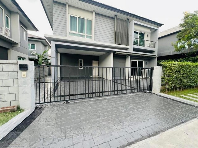 ให้เช่าบ้านเดี่ยว 2 ชั้น 61 ตรว. 4 ห้องนอน หมู่บ้าน Centro บางนา-วงแหวน ถนนเฉลิมพระเกียรติร. 9 ซอย 30 ย่านบางนา ราม2 ใกล้เมกะบางนา**** ราคาเช่า 47,000 บาท/เดือน  ติดต่อ::  ชยา โทร/ID Line:: 0942823961   Link Line:: https://line.me/ti/p/3xFA1An8Kcรหัส# T26-747บ้านเดี่ยว 2 ชั้น Centro บางนา-วงแหวน เฉลิมพระเกียรติร. 9 ซอย 30 ย่านบางนา ราม2 ใกล้เมกะบางนา• ติดคลับเฮ้าส์ 10 ก้าวถึง เฟอร์นิเจอร์ครบพร้อมเข้าอยู่  • ขนาด 61 ตรว.  • พื้นที่ใช้สอย 200 ตรม.• 4 �