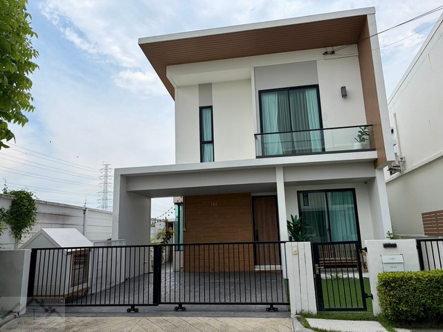 ให้เช่าแฝดสไตล์บ้านเดี่ยวหลังริม 2 ชั้น โครงการ Como Bianca บางนา กม.10 ใกล้เมกะบางนา**** ราคาเช่า 50,000 บาท/เดือน ต่อรองได้ ติดต่อ::  ชยา โทร/ID Line:: 0942823961   Link Line:: https://line.me/ti/p/3xFA1An8Kcรหัส# T26-746• บ้านแฝดสไตล์บ้านเดี่ยวหลังริม โครงการ Como Bianca ใกล้เมกะบางนา• เฟอร์นิเจอร์และเครื่องใช้ไฟฟ้าพร้อมอยู่ ทำเลดีมาก เหมาะกับผู้ที่ชอบความเงียบสงบ• เนื้อที่ 35 ตรว. • พื้นที่ใช้สอย 165 ตรม.• 4 ห้องนอน (สามารถปรับได�