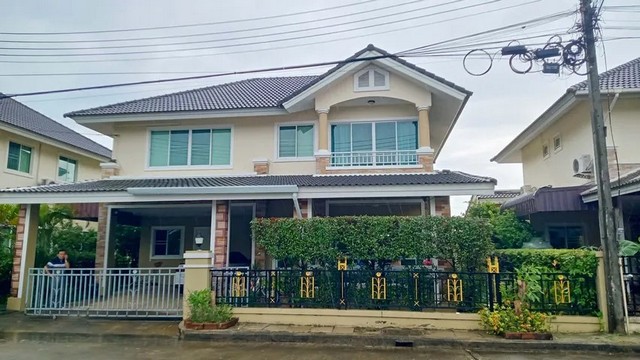 บ้านสวยพร้อมอยู่ เจ้าของอยู่เอง ดูแลบ้านอย่างดี ประวัติดี พร้อมส่งต่อให้เจ้าของใหม่ โครงการ บ้านกาญจน์กนก 2ราคาเพียง 6,000,000 บาท รวมค่าโอนแล้ว(ต่อรองราคาได้อีก)บ้านตกแต่งพร้อมอยู่ เจ้าของต้องการขายเพราะย้ายกลับต่างประเทศบรรยากาศเงียบสงบ เพื่อนบ้านดี โครงการปลอดภัย เหมาะสำหรับครอบครัวรายละเอียดบ้าน- ที่ดิน 66 ตารางวา- 3 ห้องนอน พร้อมห้องน้ำในตัวทุกห้อง- 1 ห�