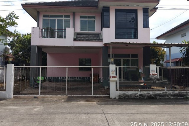   ขาย บ้านเดี่ยว/ทาวน์เฮ้าส์/คอนโด โครงการ หมู่บ้านคุ้มเกล้า ถนนคุ้มกล้า แขวงลำปลาทิว เขตลาดกระบัง จังหวัดดรุงเทพมหานคร  ราคา    3,900,000   บาท  (ราคาต่อรองได้)  รายละเอียดทรัพย์ -  เนื้อที่ 64.0 ตรว.  พื้นที่ใช้สอย 175.0 ตรม. -  3 ห้องนอน 3 ห้องน้ำ จอดรถได้ 2 คัน -  1 ที่จอดรถ  -  บ้านหันไปทางทิศ ใต้  พิกัดทรัพย์ : https://maps.app.goo.gl/naXaUCvJ61d2cnoS8  สถานที่ใกล้เคียง   -โรงเรียนเตรียมอุดมศึกษาพัฒนาการสุวรรรภู -�
