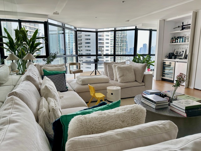 President Park Sukhumvit 24BTS: Phrom PhongSize:  262 sqm., 3 bedrooms  , 4 bathrooms Rental price: 150,000baht/month Ref.:  379255 Listing Detail: www.rent-bangkok-condo.com/properties/379255 Co-agents are welcome. - - - Contact us for more information or arrange a viewing:Email. rbc.rentbangkokcondo@gmail.comCall. 066-0588-655Line ID: @rentbangkokcondohttps://lin.ee/9cMeMxeWhatsapp: 0660588655Wechat 微信: rentbangkokcondo 