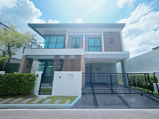 ให้เช่าบ้านเดี่ยว 2 ชั้น 237 ตร.ม. 4 ห้องนอน บางกอก บูเลอวาร์ด บางนา-กม.5 Bangkok Boulevard Bangna-km5 ถนนเมน ใกล้คลับเฮาส์ ใกล้เมกะมบางนา *** ราคาเช่า 100,000 บาท/เดือน *** ราคาขาย 17.5 ล้านบาทติดต่อ::  ชยา โทร/ID Line:: 0942823961   Link Line:: https://line.me/ti/p/3xFA1An8Kcรหัส# T26-212บ้านเดี่ยว 2 ชั้น บางกอก บูเลอวาร์ด บางนา-กม.5 ถนนเมน ใกล้คลับเฮาส์ ใกล้เมกะมบางนา ทำเลสวย ถนนเมน ใกล้คลับเฮาส์• เนื้อที่ดิน 53.2 ตร.ว.• พื้นที่ใช้สอย 237 ตร.ม.• 4 ห้องนอน
