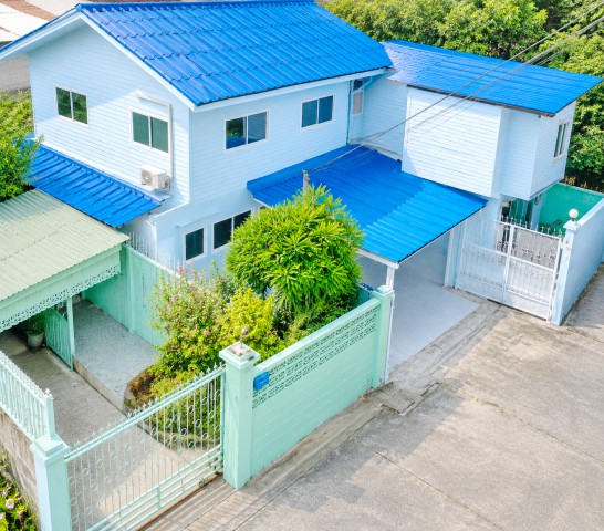 พร้อมอยู่ 32ตรว. วิวสวย เงียบสงบ  124ตรม.ไอคอนสยาม3กม ให้เช่าบ้านเดี่ยว 2ชั้น 19,998B-M 2นอน BTSตลาดพลู ตากสิน 3น้ำ 2จอดรถ 4แอร์ เดอะมอลล์ ท่าพระIcon Siam 3km. BTS TalatPhlu 2-story detached house 2bed 3bath 19,998B-M 2parking 4A/C ready to move in 32sq.wa.  for rent beautiful view quiet  124sq.m.  The Mall Tha Phra.เจริญนคร รัชดาถ.พระเจ้าตากสิน  แขวงดาวคะนอง เขตธนบุรี กรุงเทพมหานคร 1060030ตรว.            30sq.wa.120ตรม.                120sq.m.- วิวสวนสวย เงียบสงบ เหมาะอยู่อาศัย 2-4 คน2 ห้องนอน 3 ห้องน้ำในตัว  1 ห้องนั่งเล่น