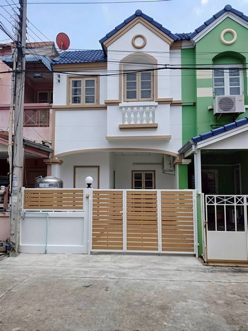 #ขายบ้านเมืองชลบุรี????บ้านตัวอย่าง หมู่บ้านแคลิฟอเนียร์????ทาวน์เฮ้าส์ 2 ชั้น พื้นที่ 18 ตารางวา????ขนาด 2 ห้องนอน 2 ห้องน้ำ????1 ห้องครัว พร้อมห้องรับประทานอาหารและห้องโถงกว้างๆ????ราคา 1.68 ล้านบาท???? ติดถนนบางนา-ตราด????ตรงข้ามตลาดนัดนินจา????ข้างมหาวิทยาลัยศรีประทุมชลบุรี✅แถมฟรี✨เหล็กดัด✨มุ้งลวด✨แอร์✨ผ้าม่าน✨ฟรีค่าโอน,จำนอง,ประเมิน ยื่นกู้ให้ฟรี____________________________สนใจติดต่อ/ชม