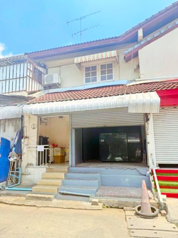 ใกล้ ม.รังสิต 350 ม.ร้านค้าห้องกระจก 1 น้ำรังสิต 4.8 กม.  ทำเลค้าขายโดดเด่นในเมืองเอก  ฟิวเจอร์พาร์ค พื้นที่ 9.5 ตร.ว. 38 ตร.ม. 10,999 B-M. เหมาะสำหรับร้านเสริมสวย ร้านทำเล็บถ.เอกทักษิณ คาเฟ่ขนาดเล็ก ร้านถ่ายเอกสาร และธุรกิจบริการนักศึกษา ใกล้ตลาดเมืองเอก 300 ม.โรงพยาบาล และแหล่งช้อปปิ้ง เดินทางสะดวก คู่ขนานถ.พหลโยธิน สรงประภาin MuangEk suitable for beautyGlass-fronted Future Park is 4.8 km  shop space with 1 bath near Rangsit University 350 m.  salons Ektaksin Rd. Land