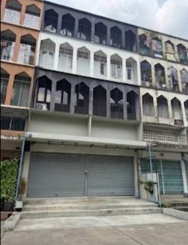 ให้เช่าอาคารสำนักงาน 5 ชั้น 2 คูหาทะลุโล่งโปร่ง 600 ตรม. ถนนอโศก - ดินแดง ใกล้แยกฟอร์จูน รัชดา อโศก สุขุมวิท ใกล้ MRT พระราม 9*** ราคาเช่า 48,000 บาท/เดือน ( รวม 2 คูหา )  ติดต่อ::  ชยา โทร/ID Line:: 0942823961   Link Line:: https://line.me/ti/p/3xFA1An8Kcรหัส# T26-772อาคารสำนักงานอาคาร 5 ชั้น 2 คูหาทะลุโล่งโปร่ง ถนนอโศก - ดินแดง • พื้นที่ 600 ตรม. • 3 ห้องนอน • 4 ห้องน้ำ• จอดรถ 2 คัน (ฟรี)• ห่างถนนใหญ่เพียง 20 เมตร • ใกล้ MRT พระราม9 (เดินจากอาคารไ�