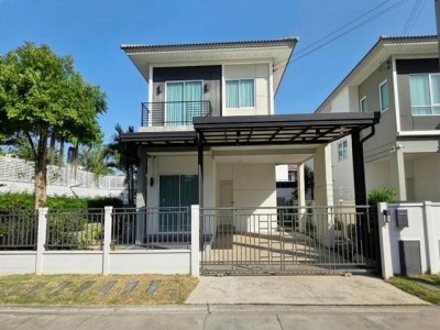 HS 1966 ขายบ้านเดี่ยว 2 ชั้นหลังมุม 54 ตรว. 4 ห้องนอน โครงการ Centro พระราม 9 มอเตอร์เวย์ บิ้วอินพร้อมอยู่ ใกล้สนามบินสุวรรณภูมิ